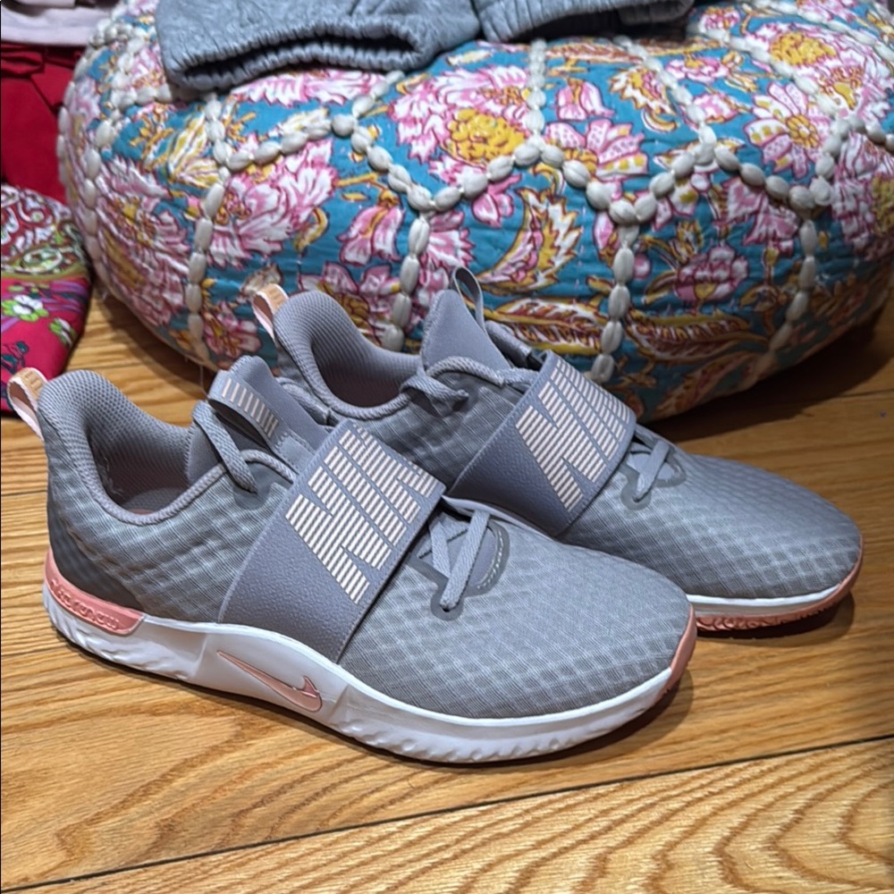 Nike Women's Gray and Pink Athletic Shoes
